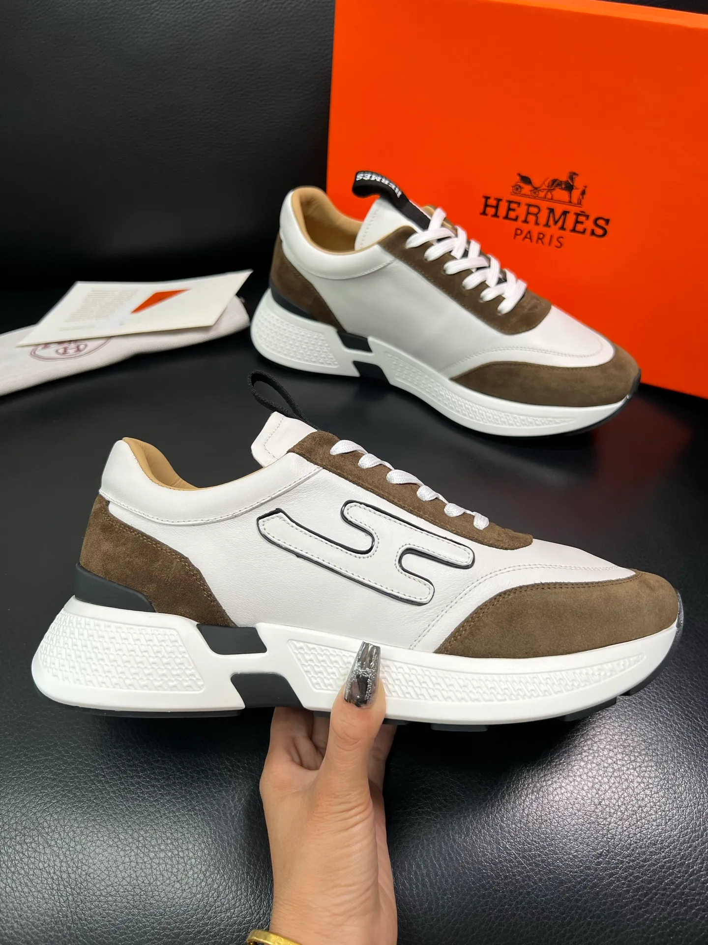 Men's men's shoes 💰840 Hermes top purchasing Hermes counter synchronization, original factory configuration, original cowhide fabric imported from Italy, high-quality splicing technology, fully imported water-dyed cowhide lining, soles: original factory special soles are super comfortable, original factory and single goods are high quality, welcome to compare and synchronize with counters, code number 39-44 (customized 38 45) 85863